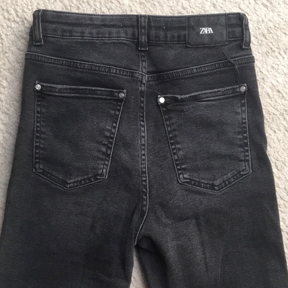ZARA/BLACK-STONE WASH DISTRESSED WHISKERED FLARED JEANS - Picture 6 of 6